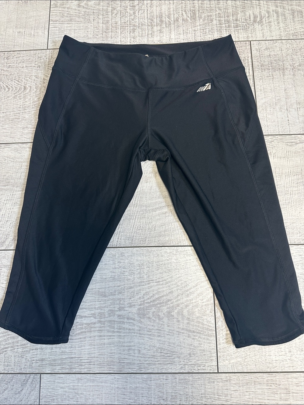 Avia Black Capri Performance Leggings